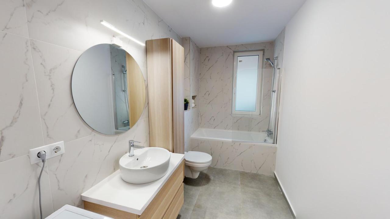 Apartment By The Lake Nr 4 Vrt 시비우 외부 사진